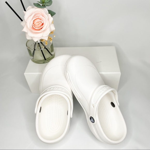 White CROCS Unisex Slip Resistant Work Shoe Size 6 Women/4 Men - Picture 8 of 12